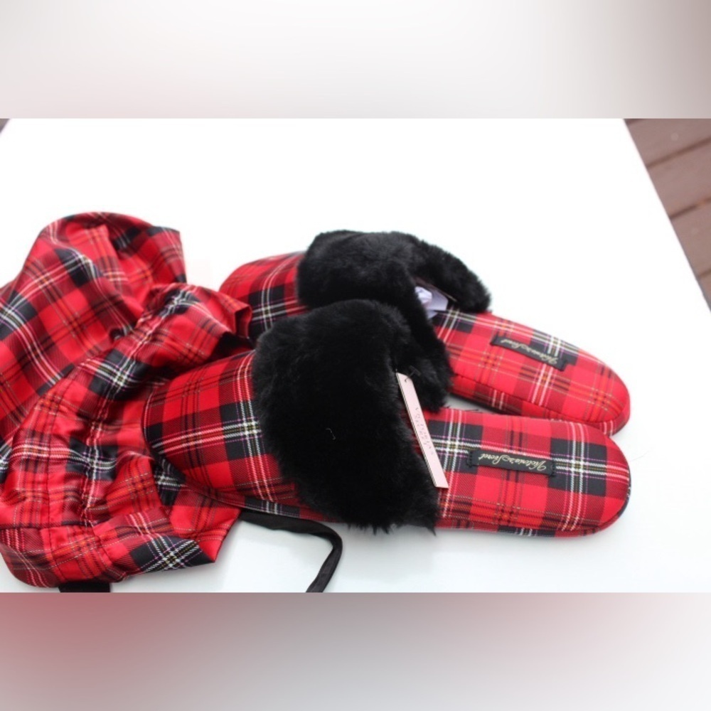 NWTVictoria's Secret Signature Satin Slippers